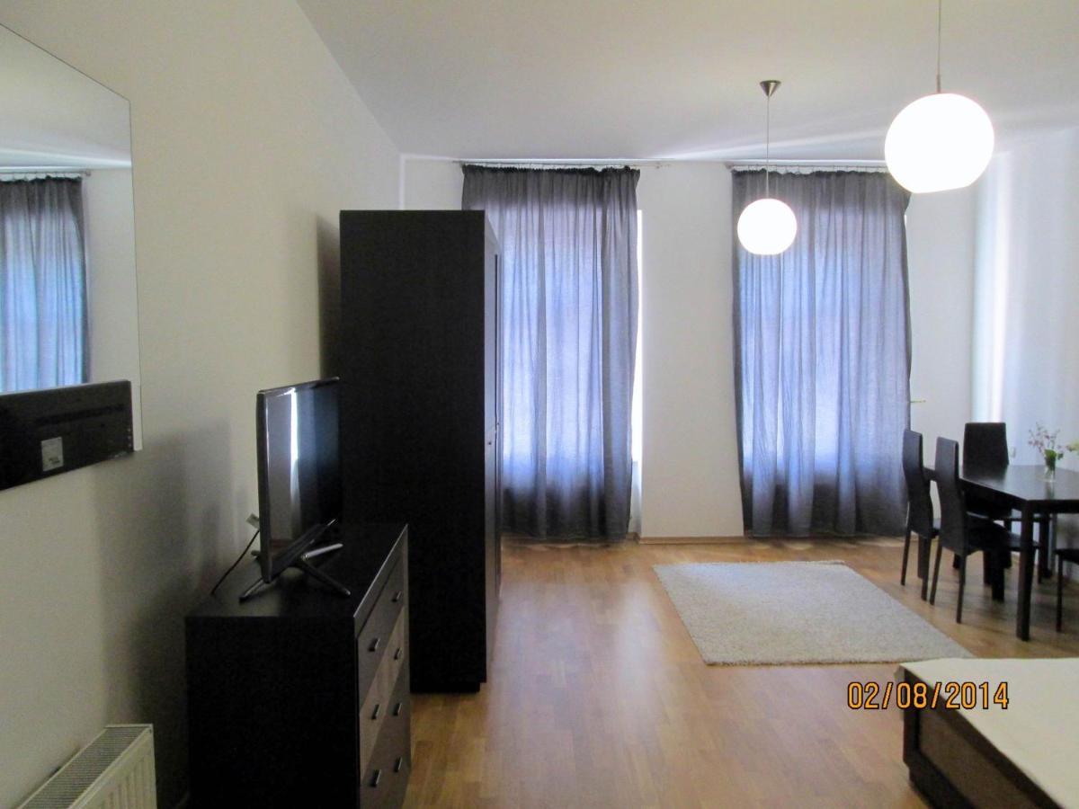 Apartment In The Centre Of Львов Номер фото