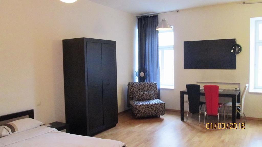 Apartment In The Centre Of Львов Экстерьер фото