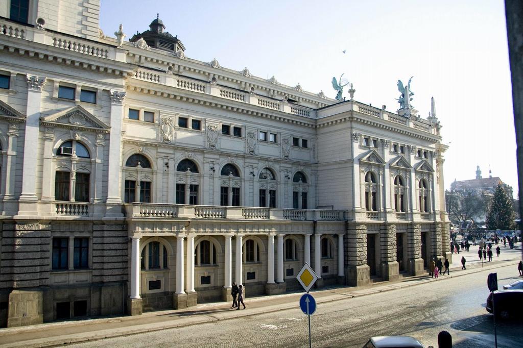 Apartment In The Centre Of Львов Экстерьер фото
