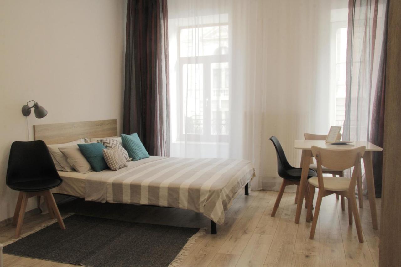 Apartment In The Centre Of Львов Экстерьер фото