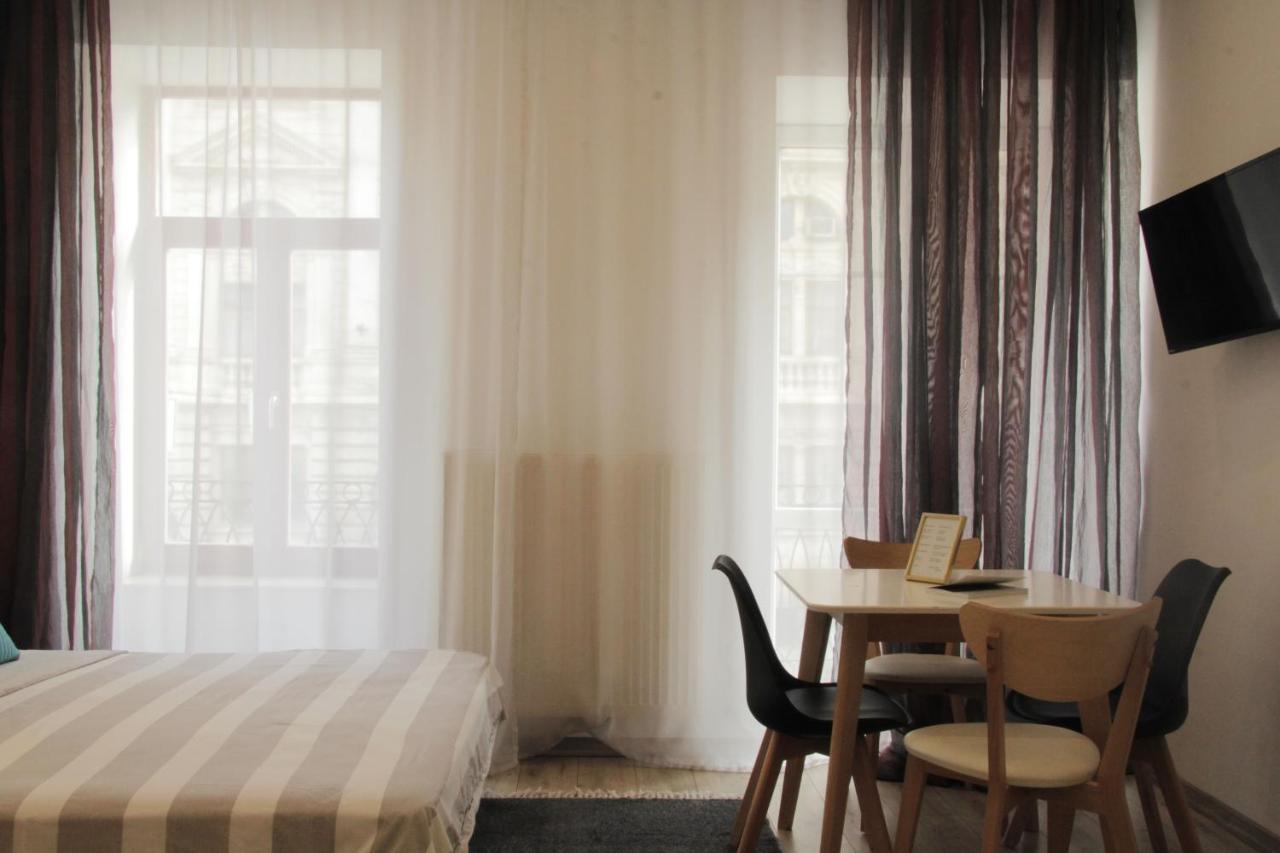Apartment In The Centre Of Львов Экстерьер фото