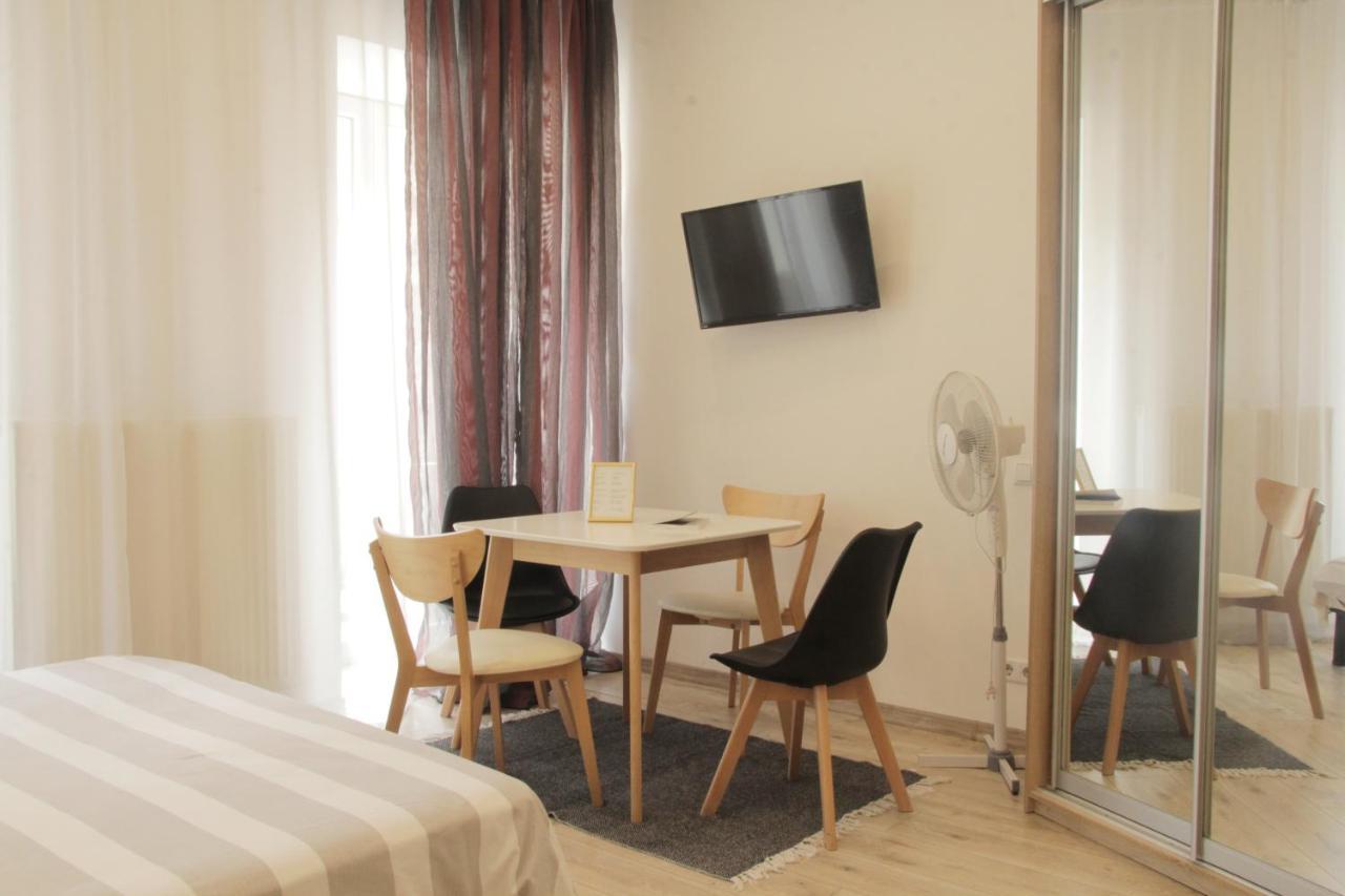 Apartment In The Centre Of Львов Экстерьер фото