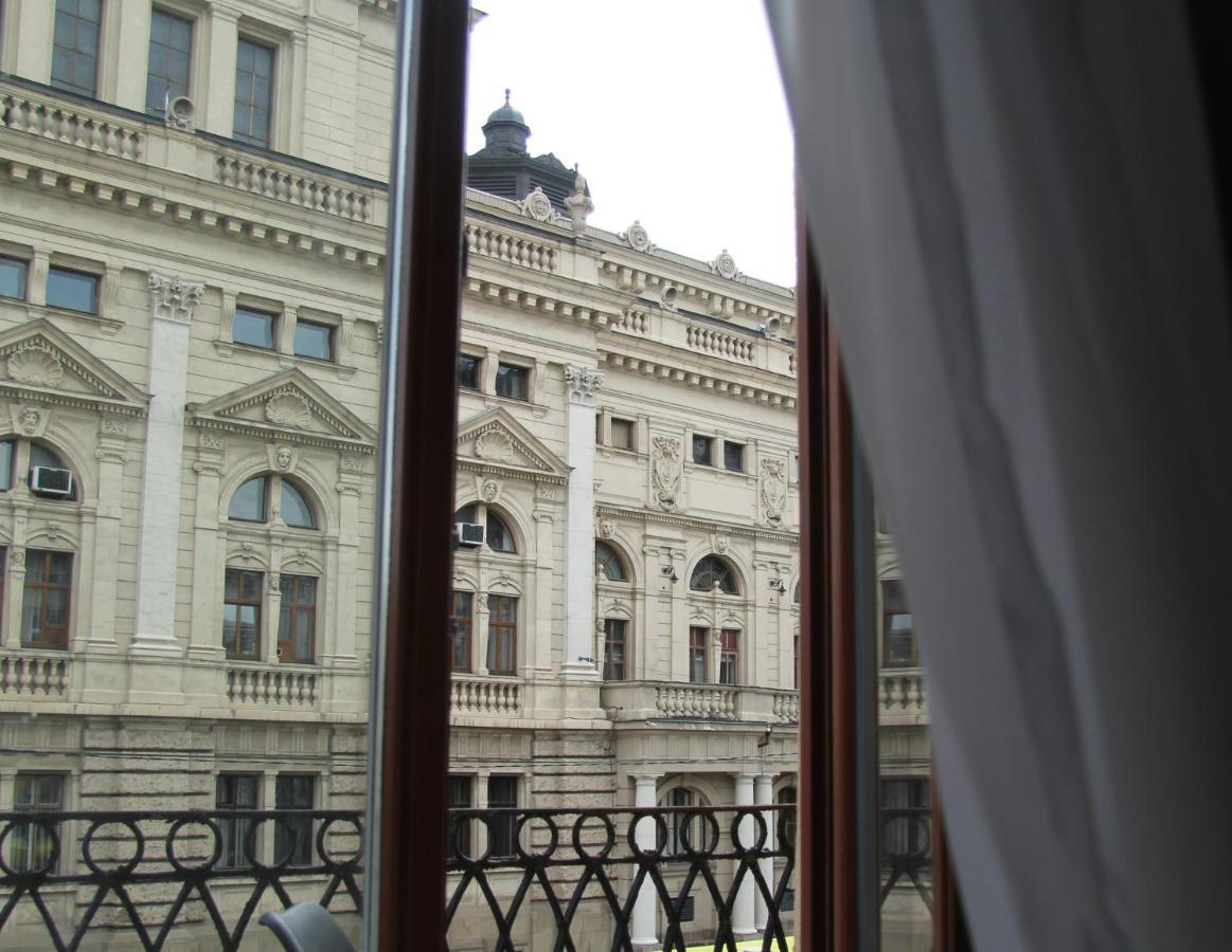 Apartment In The Centre Of Львов Экстерьер фото
